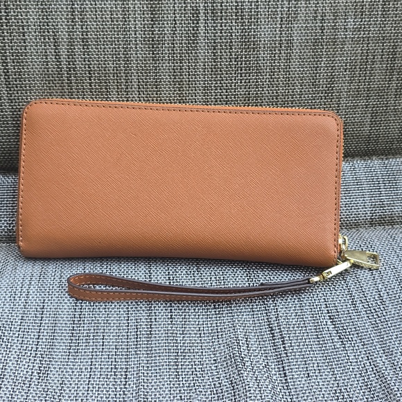 Tory Burch wallet wristlet - Picture 8 of 9